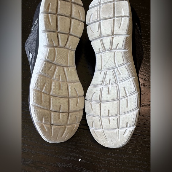 Skechers Women’s Slip-in Sneakers Size 8 - Picture 11 of 12